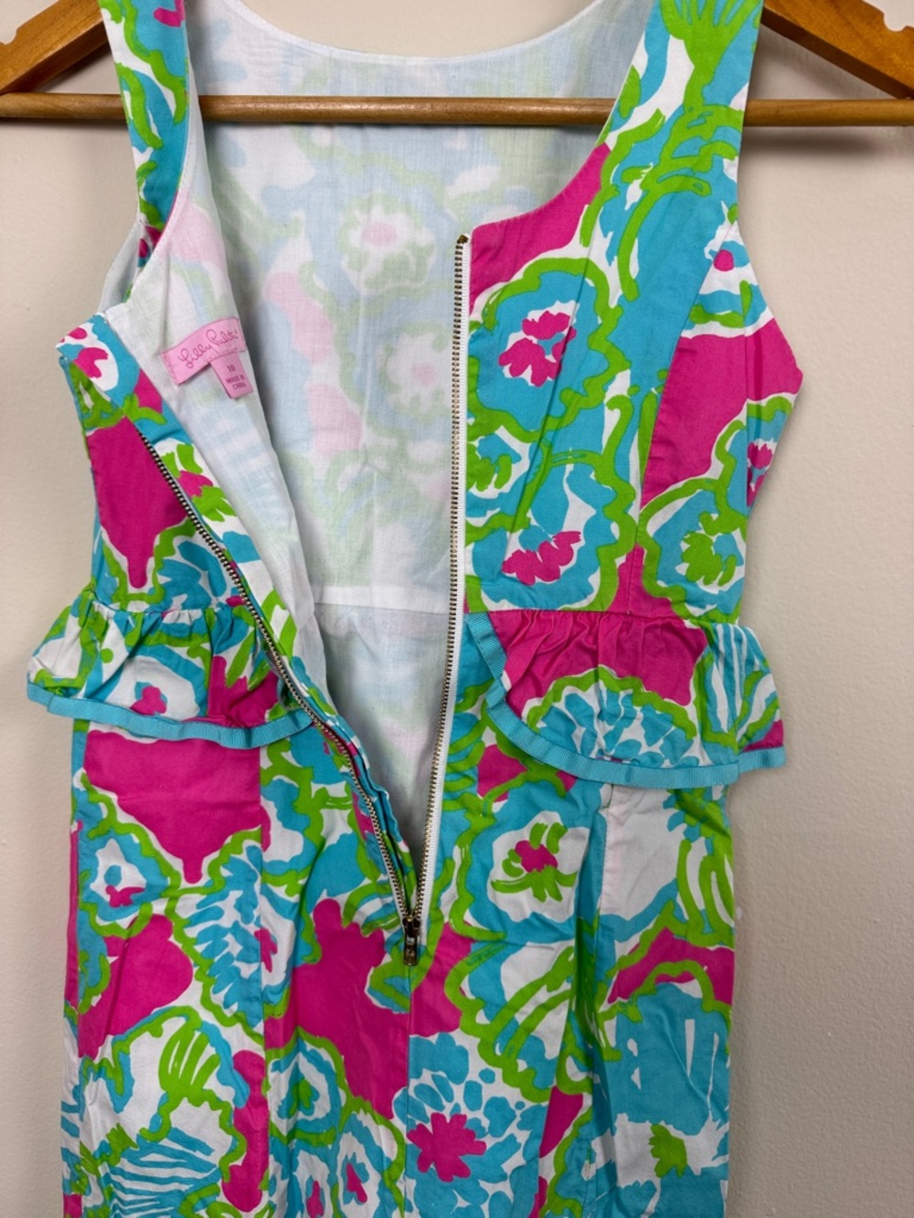 Lilly Pulitzer Girls Peplum Dress. Size 10. - Picture 8 of 8